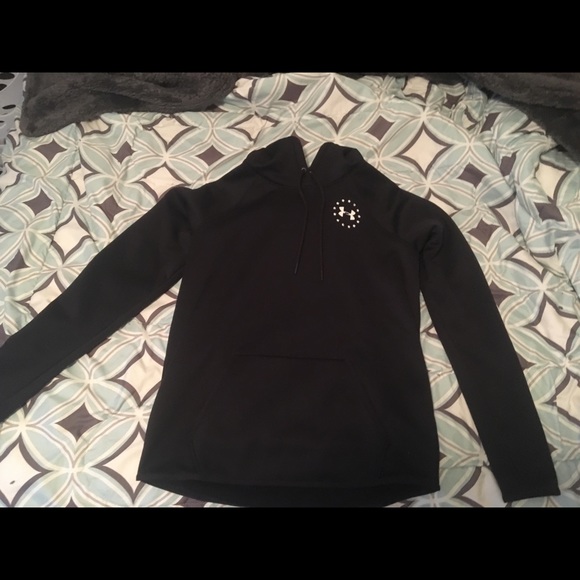 Tops - Under armour sweatshirt